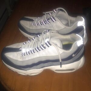 Navy blue timberlands size 7 Nike air max size 5
